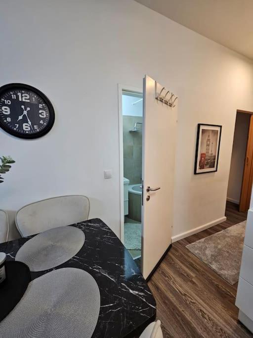 Affordable Suite In Vienna'S Hotpoint Exterior photo